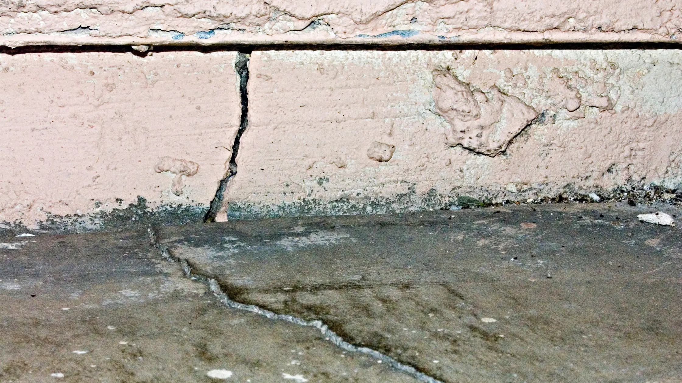 cracked concrete foundation